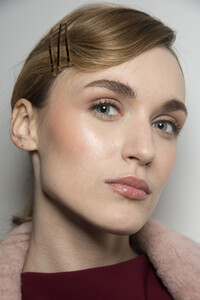 lela-rose-bks-v-rf19-3763.thumb.jpg.5b8f95014ee5ab739b46b3fe0999e9a1.jpg