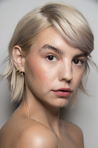 lela-rose-bks-v-rf19-3809.thumb.jpg.361e76fb0e230328802f83ea13046bee.jpg