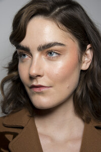 lela-rose-bks-v-rf19-3818.thumb.jpg.f700a695f8532deef1d2be035f65998c.jpg