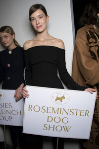 lela-rose-bks-v-rf19-3892.thumb.jpg.cc9a7006531cf4a36849ae5860f978da.jpg