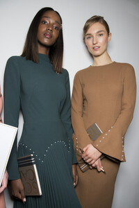 lela-rose-bks-v-rf19-3908.thumb.jpg.1d4160433af3564abeb3e435ef073ce2.jpg