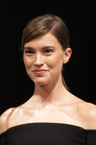 lela-rose-clp-rf19-0474.thumb.jpg.5d4a22e342612b20c37d789feb693f50.jpg