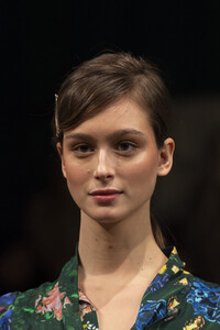 lela-rose-clp-rf19-0674.thumb.jpg.1f64e885f1e1e74979ccc40011df08e1.jpg
