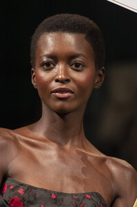 lela-rose-clp-rf19-0765.thumb.jpg.32df2e273704b7f9ad2574fa86c950bd.jpg