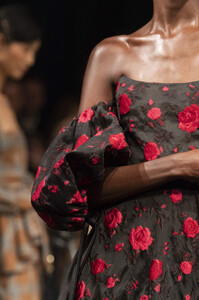 lela-rose-clp-rf19-0767.thumb.jpg.b53d221590f5c8c385b667651997a482.jpg