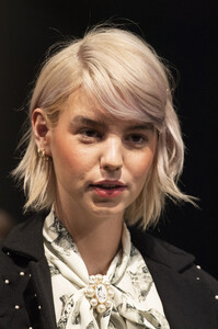 lela-rose-clp-rf19-0859.thumb.jpg.ef9e05b58e661e9f3330634fe04219de.jpg