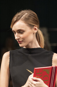 lela-rose-clp-rf19-0931.thumb.jpg.552a745c57890f5f51534b3bd4998cc0.jpg