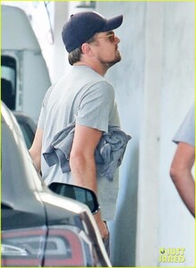 leonardo-dicaprio-kevin-connolly-june-2019-01.jpg
