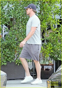 leonardo-dicaprio-kevin-connolly-june-2019-08.jpg