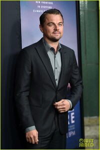 leonardo-dicaprio-suits-up-for-hbo-ice-on-fire-premiere-05.jpg