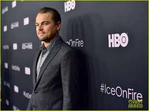 leonardo-dicaprio-suits-up-for-hbo-ice-on-fire-premiere-09.jpg
