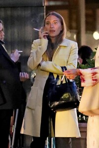 mary-kate-olsen-and-ashley-olsen-out-in-nyc-06-06-2019-3.jpg