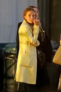 mary-kate-olsen-and-ashley-olsen-out-in-nyc-06-06-2019-5.jpg