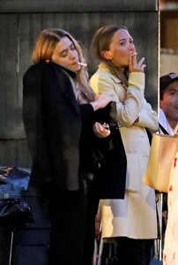 mary-kate-olsen-and-ashley-olsen-out-in-nyc-06-06-2019-6.jpg
