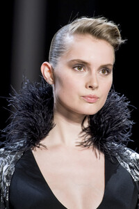 mischka-clp-rf19-0301.thumb.jpg.67bd965d6eb1fe3ea209425a0c6d42fe.jpg