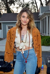 paris-jackson-moschino-spring-summer-2019-in-universal-city-4.jpg