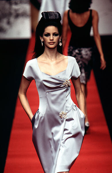 Pin by Ally Ƹ̵̡Ӝ̵̨̄Ʒ on Iconic  90s runway fashion, Runway fashion  couture, Runway outfits