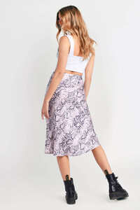 pink-romance-novel-satin-snake-print-midi-skirt_003.thumb.jpg.b992106fedceb853560aed701a219dc0.jpg