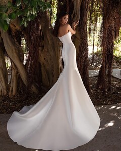 pronovias_61287066_103480577529319_2300327577813155534_n.jpg