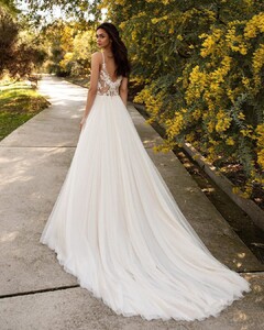 pronovias_65300415_130068668200590_4190404497227752333_n.jpg