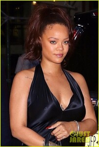rihanna-slips-into-black-dress-for-party-in-nyc-02.jpg