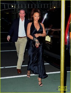 rihanna-slips-into-black-dress-for-party-in-nyc-05.jpg
