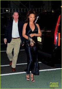 rihanna-slips-into-black-dress-for-party-in-nyc-07.jpg
