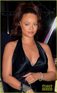 rihanna-slips-into-black-dress-for-party-in-nyc-08.jpg