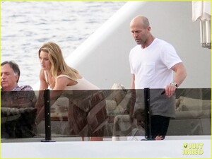 rosie-huntington-whiteley-jason-statham-pda-in-italy-24.thumb.jpg.ad285bd481039bcc95da98cbef53fd03.jpg