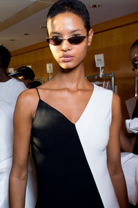 siriano-bks-g-rf19-3677.thumb.jpg.e7acdece4774885fa438224201ab1cac.jpg