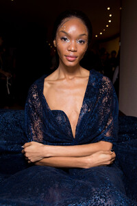 siriano-bks-g-rf19-3879.thumb.jpg.65e1a962a1e4b63ebef7ac221e9aeb30.jpg