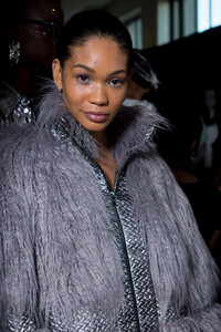siriano-bks-g-rf19-3960.thumb.jpg.30e678d1a9f2cb94906fb86d3640db2d.jpg