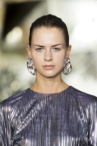 siriano-clp-rf19-0107.thumb.jpg.25d3f9218994bb899b2b2d096f0d3f5a.jpg