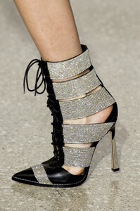 siriano-clp-rf19-0140.thumb.jpg.44824a1f70d364a8f661819c63c477ad.jpg