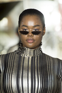 siriano-clp-rf19-0346.thumb.jpg.1472b41a6f3c245a1aa9fb7a08e14acd.jpg