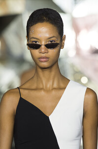 siriano-clp-rf19-0528.thumb.jpg.93a951a29d630d4854e5f40b0fa96e24.jpg