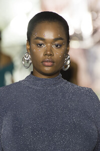 siriano-clp-rf19-0692.thumb.jpg.83a02a5370f2c701da835fcd294c9ba9.jpg