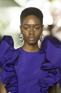 siriano-clp-rf19-0833.thumb.jpg.62e87a91a963a5cff85f4ae7c279e898.jpg