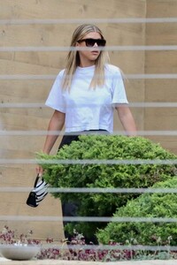 sofia-richie-at-nobu-in-malibu-06-24-2019-0.jpg