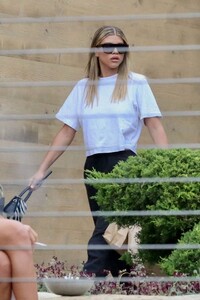 sofia-richie-at-nobu-in-malibu-06-24-2019-4.jpg