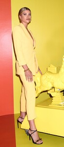 sofia-richie-pride-event-hosted-by-alice-olivia-by-stacey-bendet-and-the-trevor-project-in-new-york-06-18-2019-8.jpg