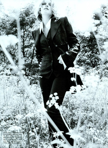 von_Unwerth_Vogue_Italia_October_2003_03.thumb.png.16065e86c72a82586681583ece9605aa.png