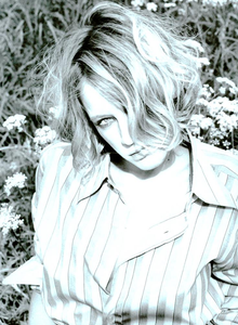 von_Unwerth_Vogue_Italia_October_2003_04.thumb.png.c49752ef8feb569974ad72cee2fecf26.png