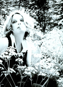 von_Unwerth_Vogue_Italia_October_2003_06.thumb.png.b45ca2225c238a5c87df4d2991c30fb5.png