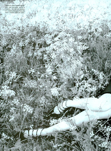 von_Unwerth_Vogue_Italia_October_2003_07.thumb.png.e76f9beab3b9c80d5e737ccbf77f678f.png
