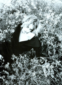 von_Unwerth_Vogue_Italia_October_2003_08.thumb.png.c4c7afb2aa072d9d94e8f8ecd3d70456.png