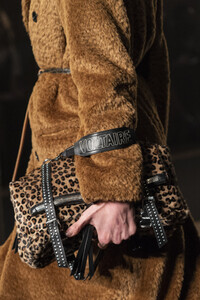 zadig-e-voltaire-clp-rf19-0298.thumb.jpg.f5a610d2d4819ae491c8297d7aa46125.jpg