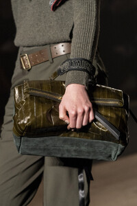 zadig-e-voltaire-clp-rf19-0495.thumb.jpg.2f0c465ff99a5294ef2971ee617ebf7a.jpg
