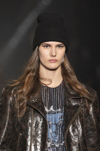 zadig-e-voltaire-clpi-f19-0279.thumb.jpg.85d4f6b8716037f83bc312f2ef57bee4.jpg