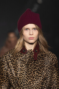 zadig-e-voltaire-clpi-f19-0359.thumb.jpg.b5868a67266cb2d4aad9001d3bd8753c.jpg